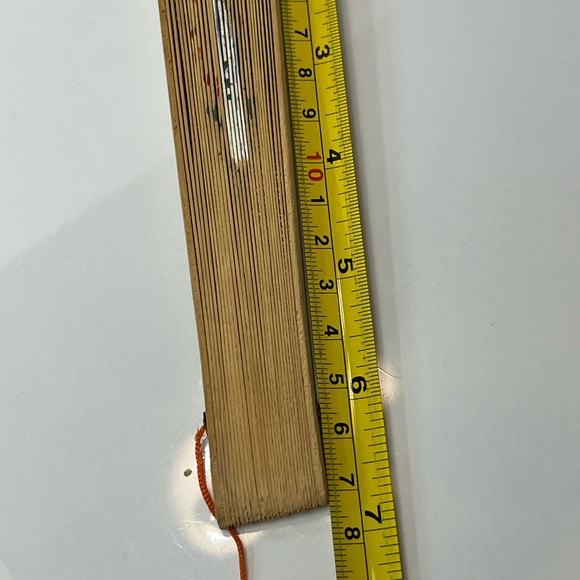 Vintage wooden folding fan w/delicate detailed cutouts. Asian painting. No brand - Picture 2 of 11